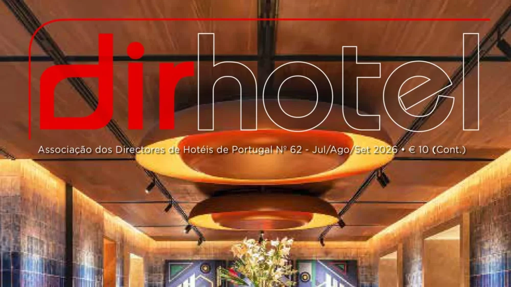 Dirhotel nº 62: dados como ativo jurídico na hotelaria 7 Recorte horizontal do topo da capa da revista Dirhotel n.º 62, dedicada à hotelaria orientada por dados.