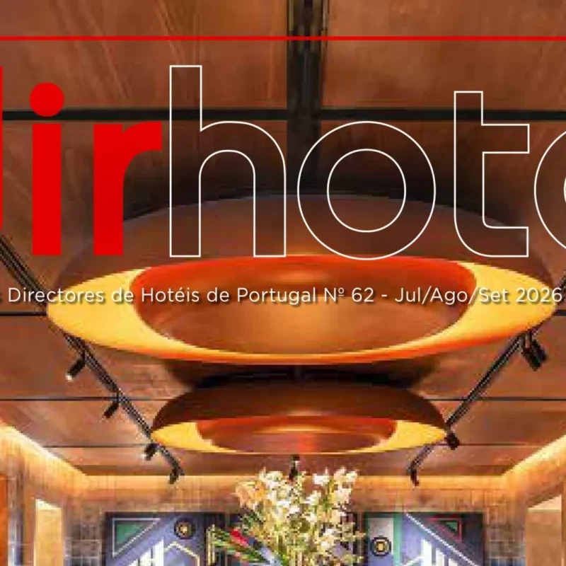 Recorte horizontal do topo da capa da revista Dirhotel n.º 62, dedicada à hotelaria orientada por dados.